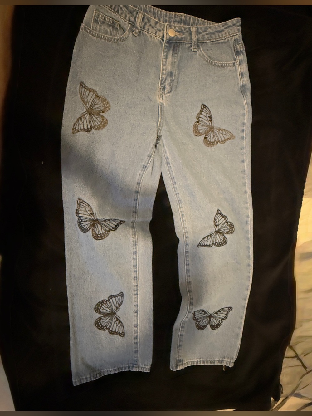 SHEIN Light Blue Straight-Leg Jeans with Butterfly Embroidery